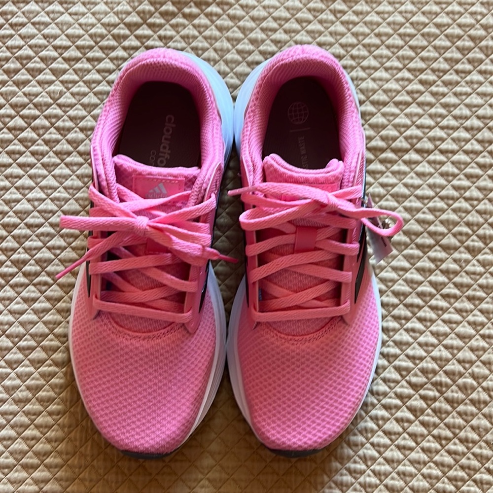 New pink cloudfoam Adidas. 9 1/2 size.